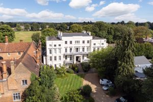 Rotary Court, Hampton Court Road, East Molesey- click for photo gallery